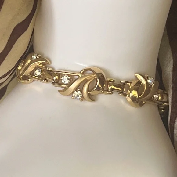 Vintage Crown Trifari 1955~1969 Gold Tone Trifanium w/Swarovski Crystal Bracelet - Picture 3 of 7
